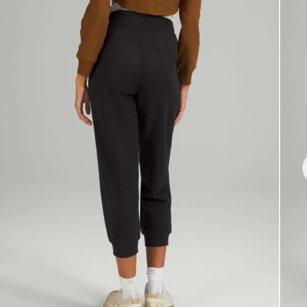 Lululemon Scuba High-Rise Cropped Jogger Black size 4 - Picture 2 of 12